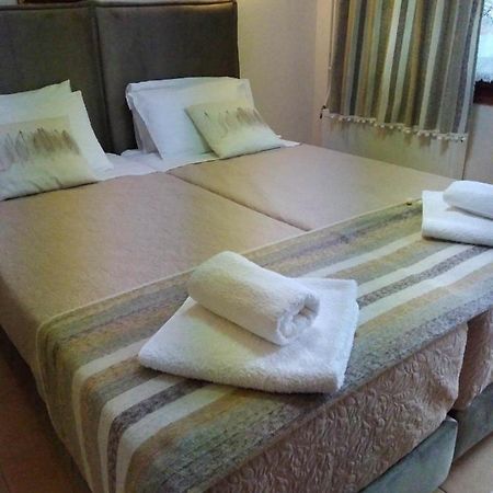 Menelaos Apartments Lefókasztro Kültér fotó