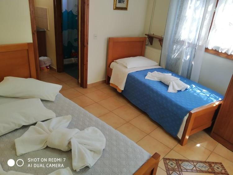 Menelaos Apartments Lefókasztro Kültér fotó