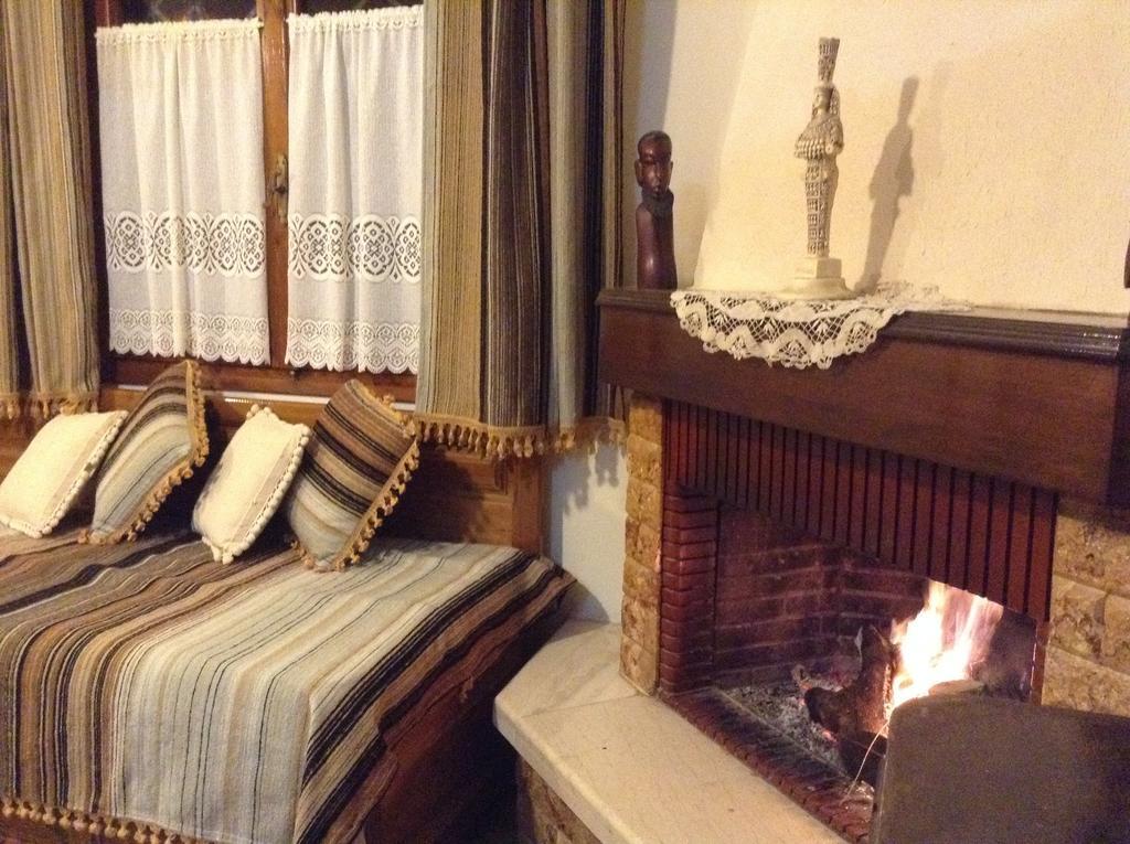 Menelaos Apartments Lefókasztro Kültér fotó