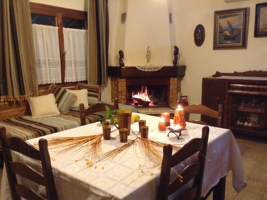 Menelaos Apartments Lefókasztro Szoba fotó