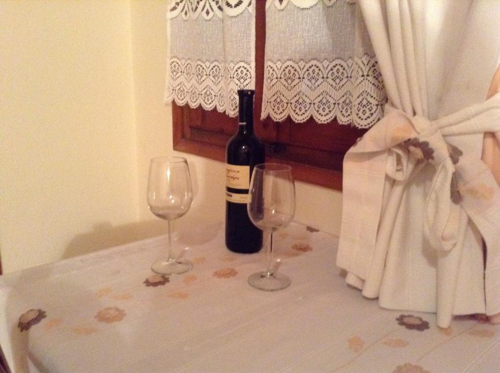 Menelaos Apartments Lefókasztro Kültér fotó