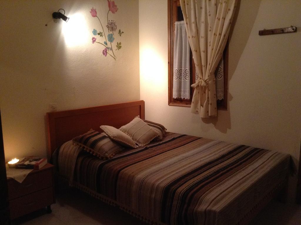 Menelaos Apartments Lefókasztro Szoba fotó