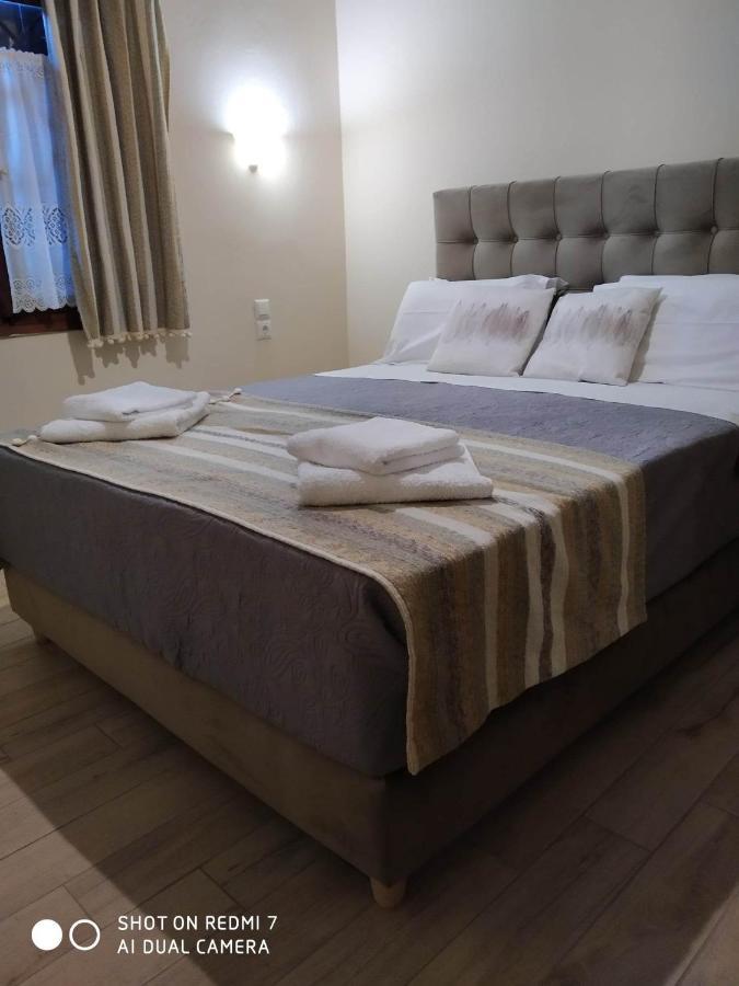 Menelaos Apartments Lefókasztro Kültér fotó