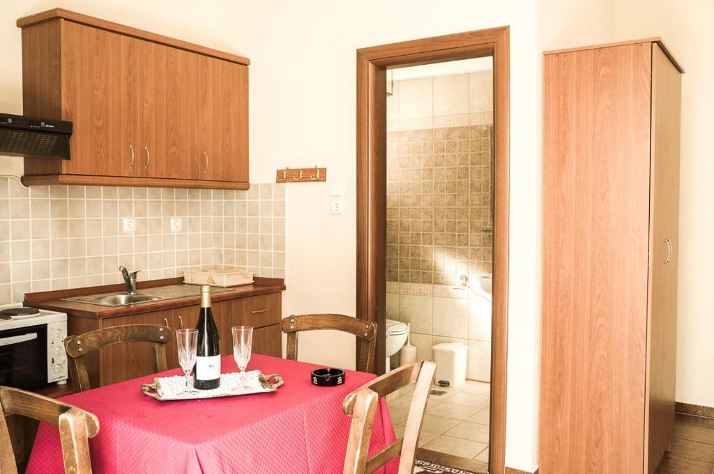 Menelaos Apartments Lefókasztro Szoba fotó