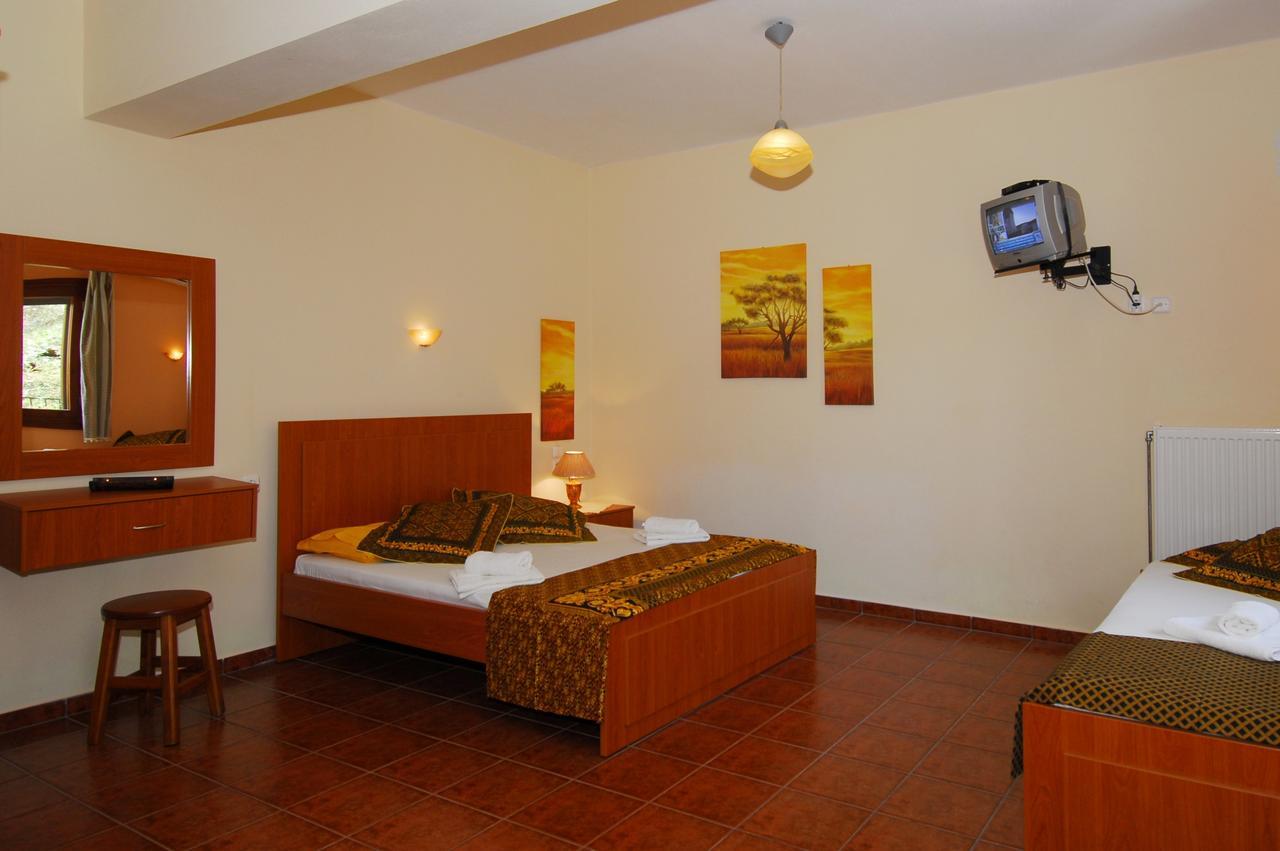 Menelaos Apartments Lefókasztro Kültér fotó