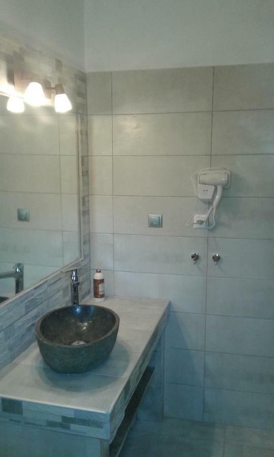 Menelaos Apartments Lefókasztro Kültér fotó