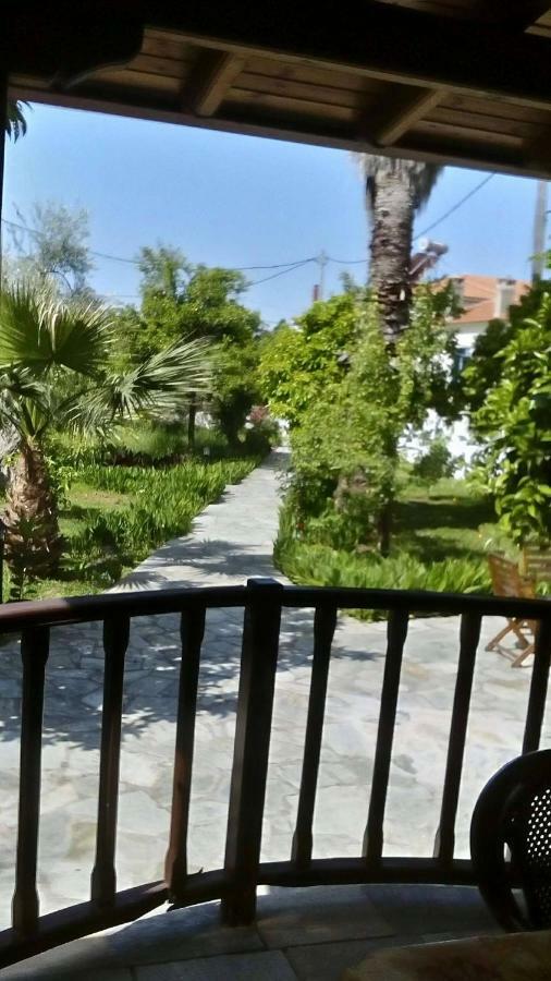 Menelaos Apartments Lefókasztro Kültér fotó
