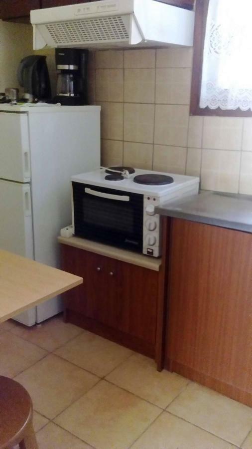 Menelaos Apartments Lefókasztro Kültér fotó