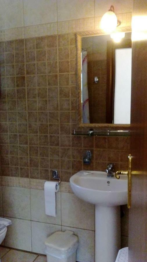 Menelaos Apartments Lefókasztro Kültér fotó