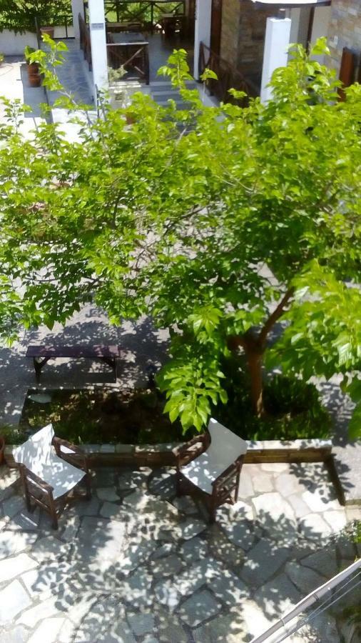 Menelaos Apartments Lefókasztro Kültér fotó