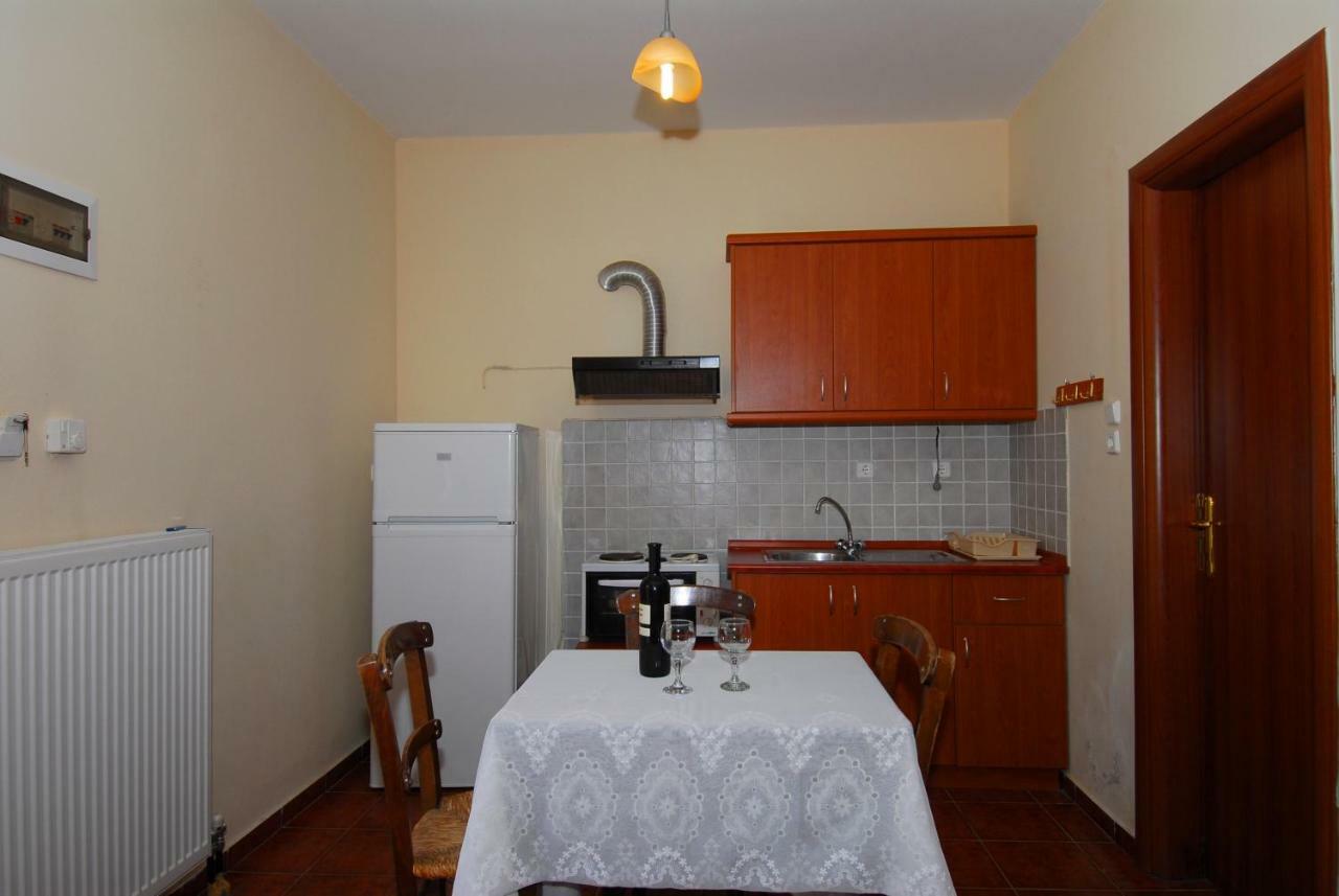 Menelaos Apartments Lefókasztro Kültér fotó